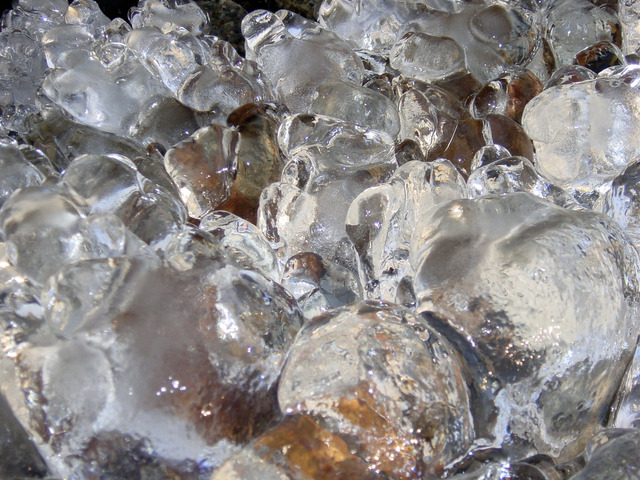 frozen-water-1527050-640x480