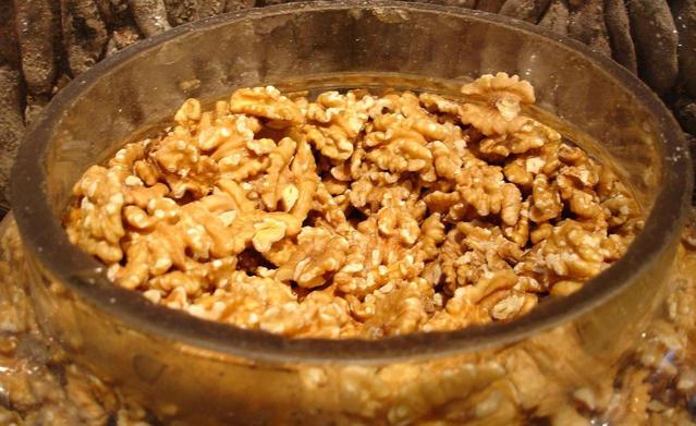 walnuts-1325446-639x390